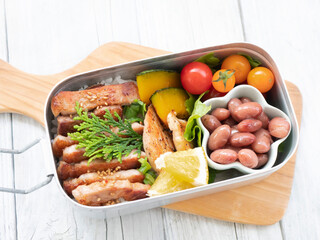 アウトドア、おいしいメスティンのお弁当【グリルポーク】