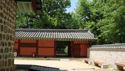Fototapeta na wymiar japanese garden gate