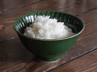 茶わんに入ったホカホカの美味しい白米。