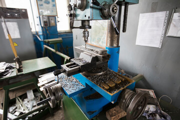 An old-style lathe in the workshop.