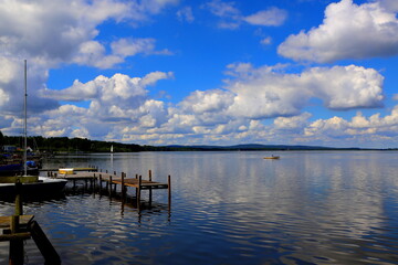 Fototapeta na wymiar lake and clouds