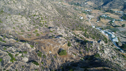 Fototapeta na wymiar Île d'Ios dans les Cyclades en Grèce vue du ciel