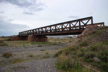 Fototapeta na wymiar metal bridge of an old railway