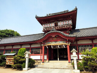 Obraz premium The Tower Gate (Romon) of Isaniwa Shrine (松山道後伊佐爾波神社) in Dogo, Matsuyama City, Ehime Prefecture, JAPAN