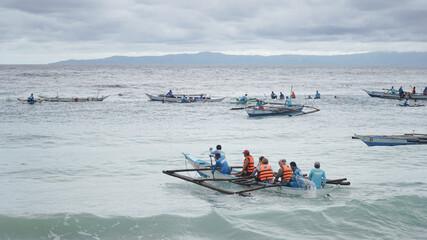 Obraz premium Tourists going into the water to swim with Whale sharks at Oslob beach on Donsol island near Cebu City, Philippines.