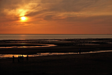Obraz premium Coucher de soleil sur la Côte d'Opale, plage d'Hardelot en France