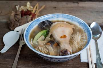 Traditional Herbs Chicken with Noodle