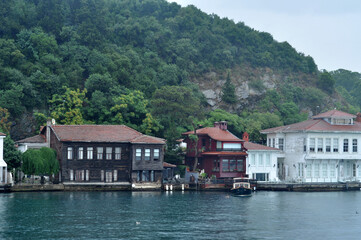 Fototapeta na wymiar Houses on the Bosphorus Bay