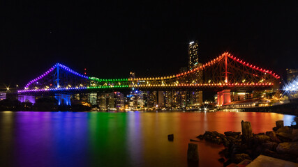 Obraz premium Story Bridge Brisbane Lit in Rainbow for Pride