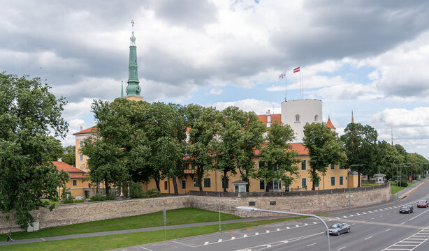 castle in riga latvia