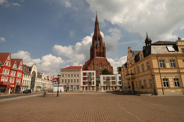 Hansestadt Demmin; Neugestalteter Markt mit St. Bartholomaei und Rathaus