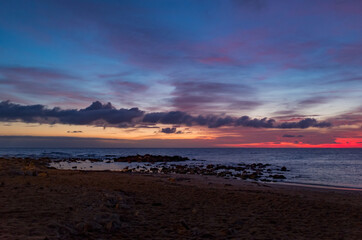 Obraz premium Scenic colorful sunset at the sea coast. Good for wallpaper or background image Radiant sea beach sunset Panoramic photo .Sunset sea horizon sky clouds. Sea sand beach 