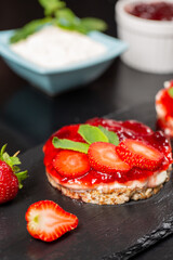 rice cakes with strawberries