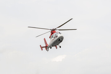 Rettungshelikopter beim Landen