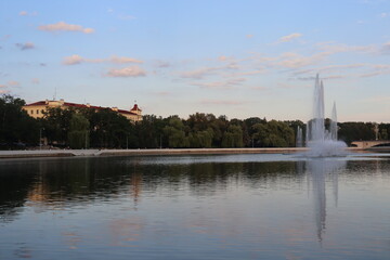 Fototapeta na wymiar newly built fountain complex in Minsk
