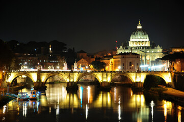Fototapeta premium ローマの美しい夜景 A very beautiful riverside view of Rome