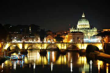 Fototapeta na wymiar ローマの美しい夜景　A very beautiful riverside view of Rome