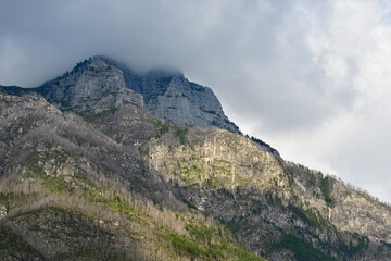 Fototapeta na wymiar Mount Cimone im Raccolana-Tal in Italien 