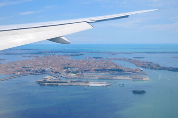Fototapeta na wymiar 飛行機から眺めるベネチア　View of Venice from an airplane