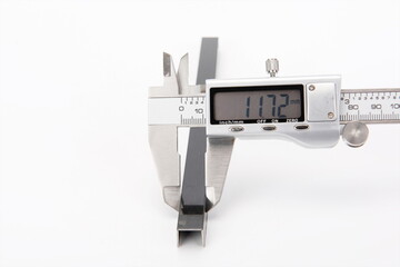 The vernier calipers are measuring the steel.