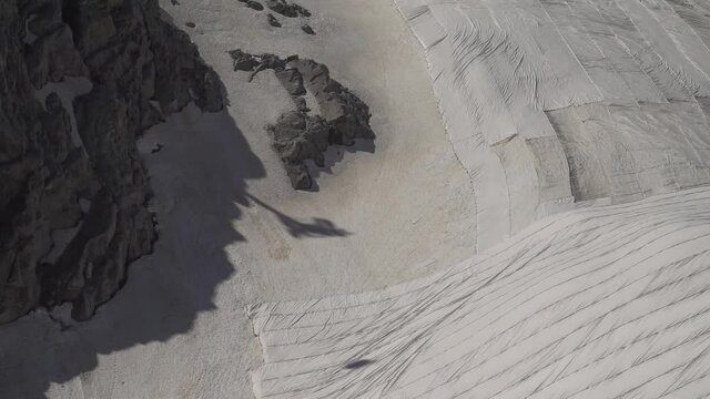 Teloni sul ghiacciaio Presena