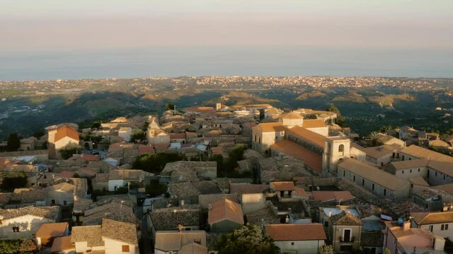 Gerace citt&agrave; in Calabria, vista aerea.
