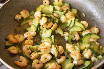sauce for pasta with shrimps and zucchini