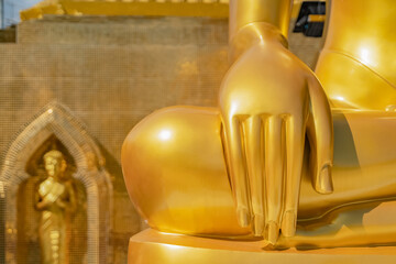 Fototapeta na wymiar close up hand of golden buddha image statue in south of Thailand