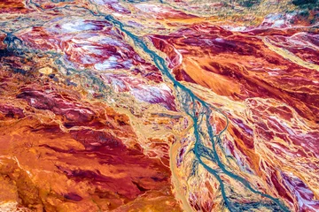 Photo sur Plexiglas Brique Pollution de l& 39 environnement due à l& 39 extraction du minerai de cuivre et de la pyrite de cuivre. Vue d& 39 en-haut. Sol et forêt morts. paysage martien