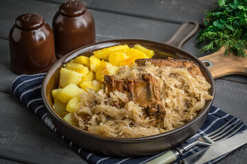 Fried ribs in sauerkraut.