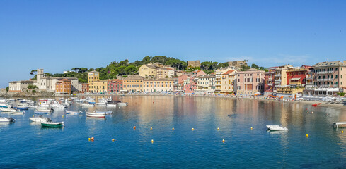 Fototapeta premium Panoramic aerial view of the Bay of Silence in Sestri Levante with many colored houses