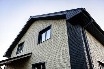 Vinyl siding and windows on new house construction.