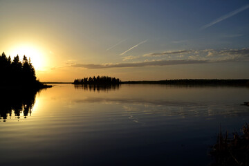 Naklejka premium Sunset on Astotin Lake