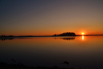 Naklejka premium Sunset on Astotin Lake