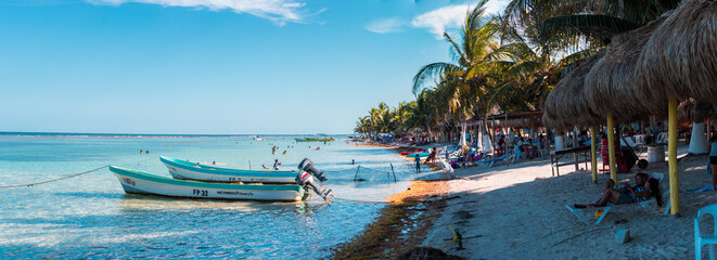 Lanchas en la playa © MiguelAngel