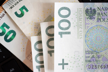 Polskie złote i euro banknoty - obrazy, fototapety, plakaty