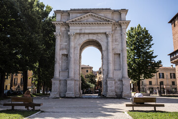Fototapeta na wymiar The Arco dei Gavi, medieval monument in Verona