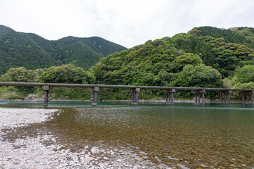 四万十川 勝間沈下橋 -洪水時には橋面が水面下になる橋-