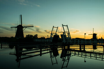 Obraz premium windmill in the evening