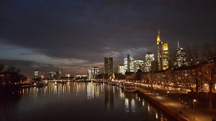 Obraz premium night view of the city of Frankfurt