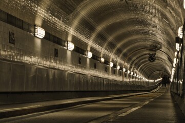 Alter Elbtunnel in Hamburg from right