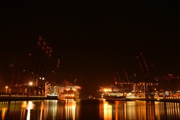 Fototapeta na wymiar container ships in port of Hamburg during night