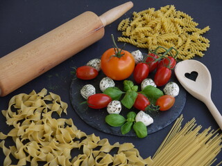 Pasta mit Tomate Mozzarella