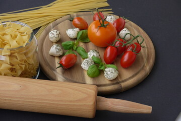 Pasta mit Tomate Mozzarella