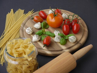 Pasta mit Tomate Mozzarella