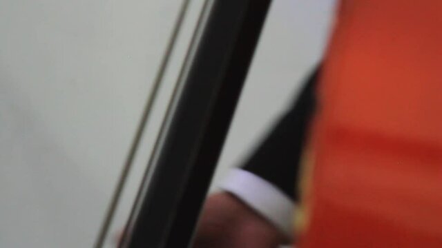 Ensayo e interpretaci&oacute;n de orquesta de j&oacute;venes