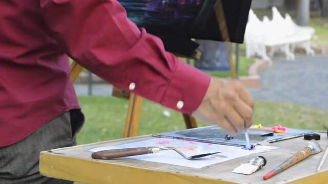 Pintura al &oacute;leo en plaza del arte