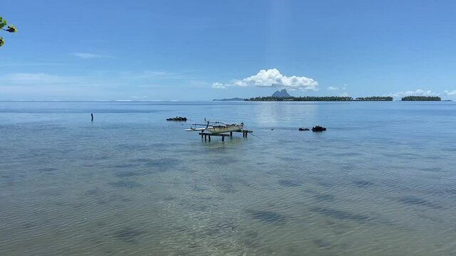 Bora Bora, vue depuis le lagon de Taha'a, Polyn&eacute;sie fran&ccedil;aise