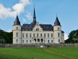 Fototapeta na wymiar Schloss Ralswiek auf der Insel Rügen