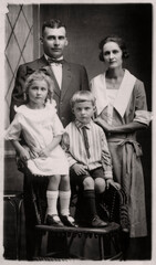 Fototapeta na wymiar Turn of the 20th century vintage 1912 family photo